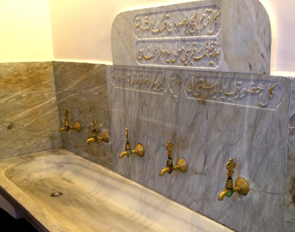 Hand-washing in a cake & pastry cafe.